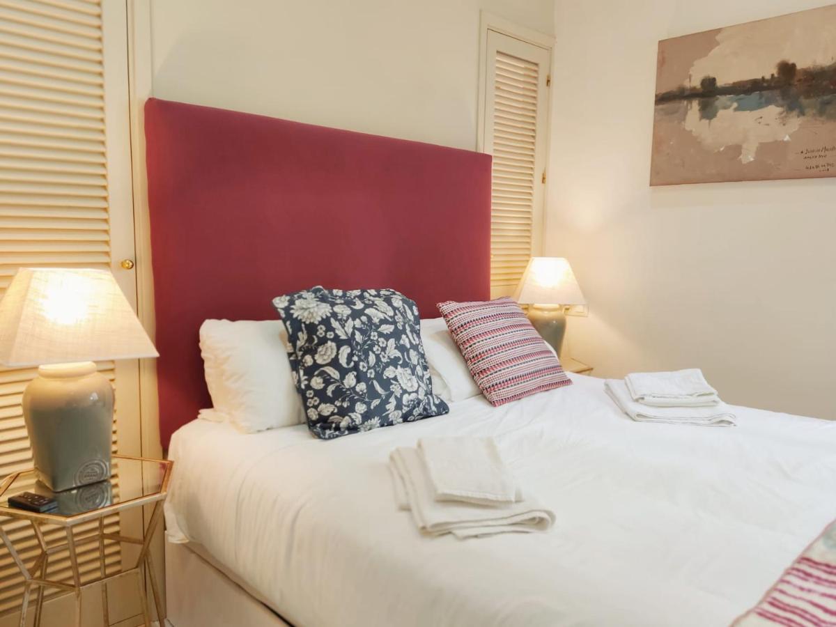 Homeyseville-Bright Apartment At Santa Cruz 4 Pax, Parking Optional Экстерьер фото